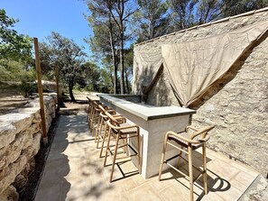 An outdoor bar area with stone seating and a concrete counter. - exceptional view villa (Murs)