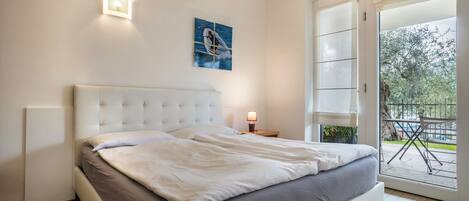 Free WiFi, bed sheets, wheelchair access