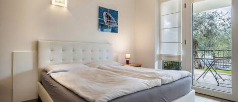 Free WiFi, bed sheets, wheelchair access