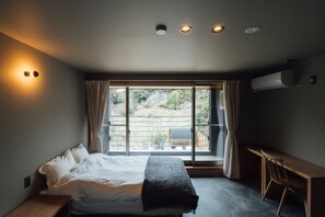 4 عدّة غرف نوم ومكتب وواي فاي مجانًا وملاءات أسرّة