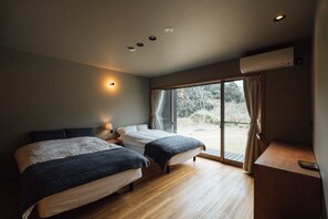 4 bedrooms, desk, free WiFi, bed sheets