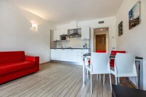 Interior - Apartment 'Bilocale 4 Persone Villa Treccani' with Lake View, Wi-Fi and Air Conditioning (Malcesine)