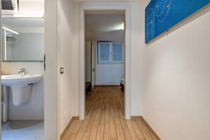 Dusch, hårtork och handdukar