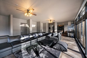 TV - Enjoy a panoramic view of MtFuji from a large lux - MtFuji panoramic view BBQ openair bath highland luxury private resort where you can enjoy sauna up to 25 people / Minamitsurugun Yamanashi (Minamitsurugun)