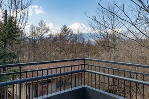 Property grounds - Enjoy a panoramic view of MtFuji from a large lux - MtFuji panoramic view BBQ openair bath highland luxury private resort where you can enjoy sauna up to 25 people / Minamitsurugun Yamanashi (Minamitsurugun)