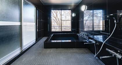 Enjoy a panoramic view of MtFuji from a large lux - MtFuji panoramic view BBQ openair bath highland luxury private resort where you can enjoy sauna up to 25 people / Minamitsurugun Yamanashi