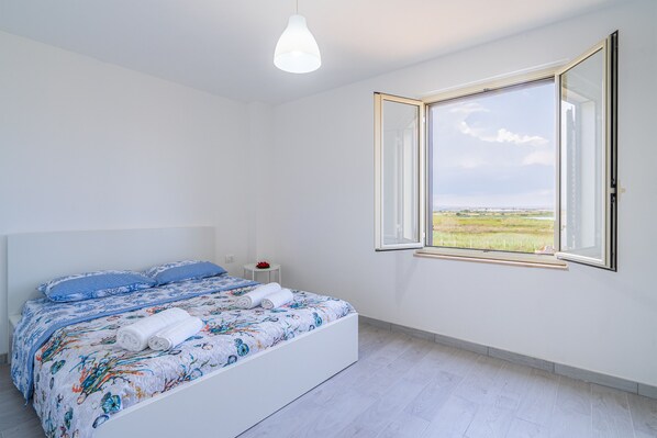 2 bedrooms, bed sheets