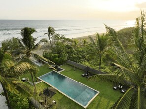 Garden - Black Beach Villa - Absolute Beachfront (Tabanan)