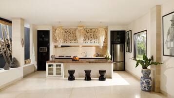 5 Bedroom Beachfront Pool Villa | In-room dining