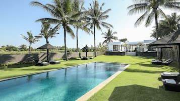 Kolam renang outdoor