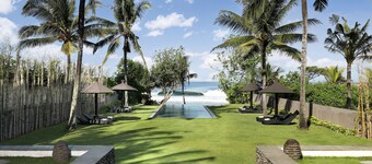 Black Beach Villa - Absolute Beachfront