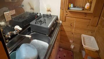 Fridge, microwave, stovetop, cookware/dishes/utensils