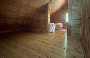 1 Schlafzimmer, Schreibtisch, Bügeleisen/Bügelbrett