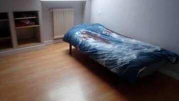 4 bedrooms, WiFi, bed sheets