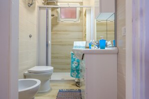 Dutxa, assecador de cabells i tovalloles