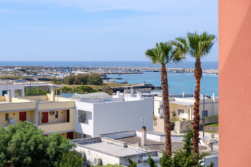 Appartamento 'Casa Tra Cielo E Mare' con vista mare, terrazza privata e Wi-Fi