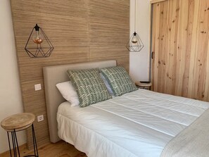 4 bedrooms, iron/ironing board, free WiFi, bed sheets - Holiday Home 'Monte Capitão' with Private Pool, Private Terrace and Wi-Fi (Nossa Senhora das Neves)