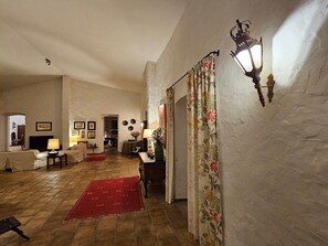 A spacious living room with a red carpet, a television, and a fireplace. - Holiday Home 'Monte Capitão' with Private Pool, Private Terrace and Wi-Fi (Nossa Senhora das Neves)