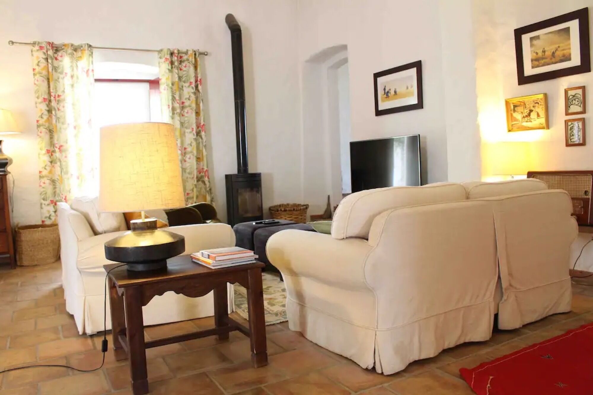 Télévision, cheminée