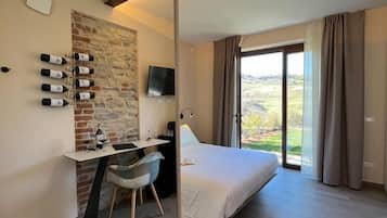 Panoramic-Doppelzimmer, 1 Doppelbett, Poolzugang, Blick auf den Weinberg