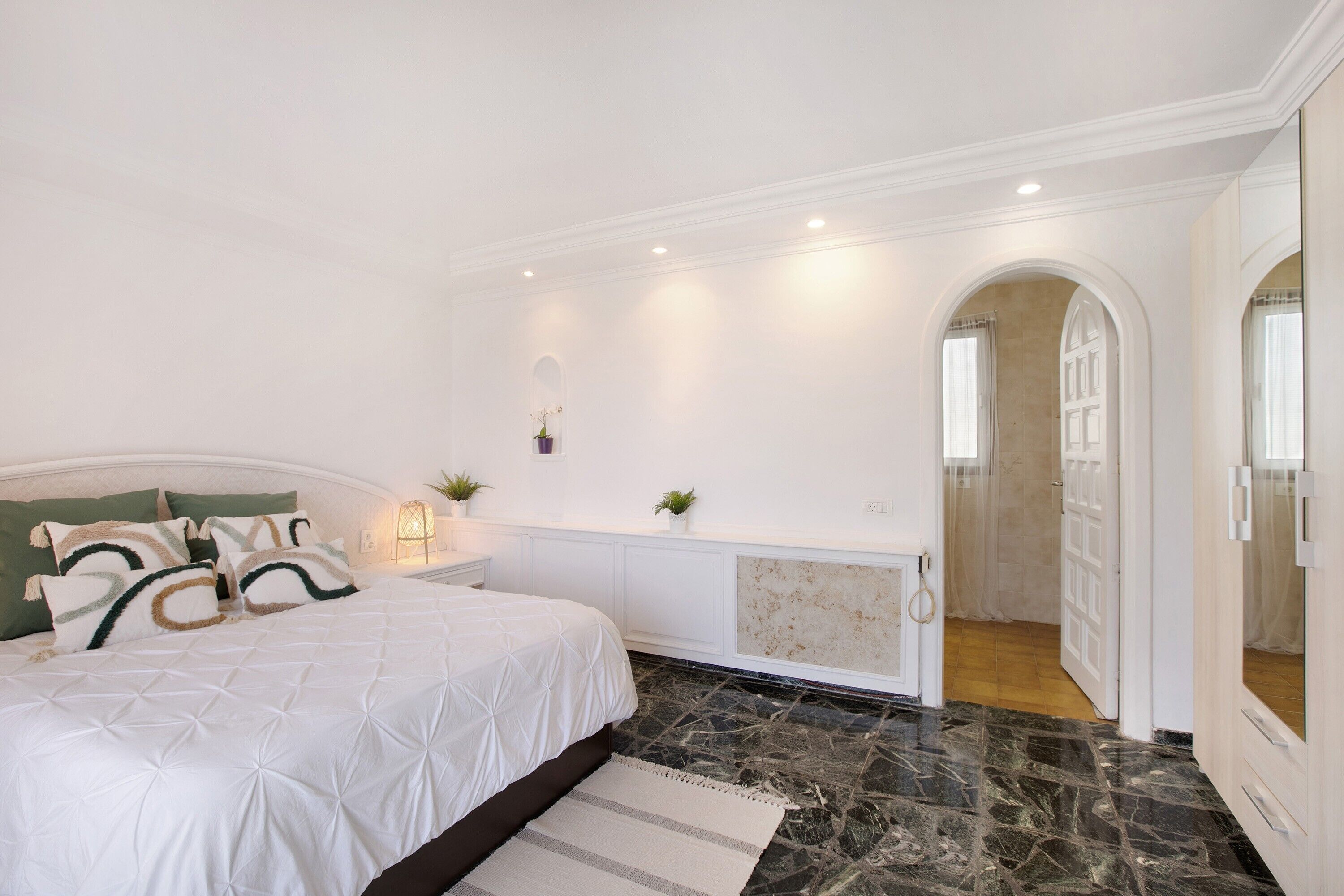 2 dormitoris, planxa i posts de planxar, wifi gratuïta i roba de llit 