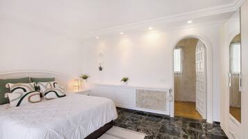 2 dormitoris, planxa i posts de planxar, wifi gratuïta i roba de llit