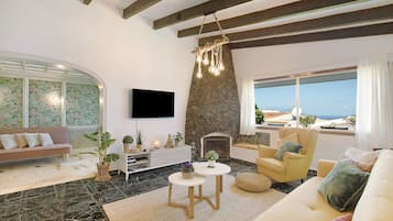 TV, fireplace