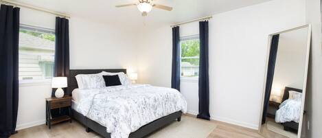 3 bedrooms, desk, iron/ironing board, travel cot