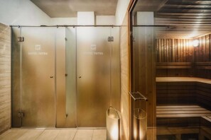 Couples treatment rooms, body treatments, aromatherapy