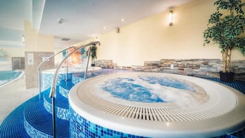 Bồn tắm spa trong nhà
