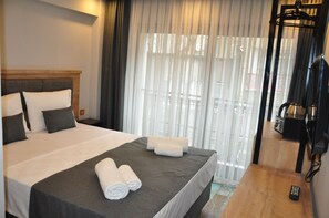 Free minibar items, in-room safe, desk, laptop workspace - Check in Hotel (Istanbul)