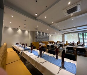 Restaurant - Hotel Poonam Residency (Wardha)