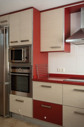 Kühlschrank, Ofen, Herdplatte, Geschirrspüler