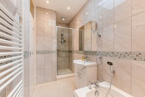 Free toiletries, hair dryer, bathrobes, towels