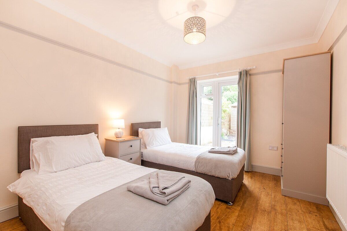 3 bedrooms, iron/ironing board, free WiFi, bed sheets