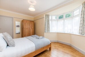 3 bedrooms, iron/ironing board, free WiFi, bed sheets