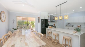 Dining - The Point (ILUKA)