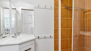 Shower - Serenity Now Great Location (Iluka)