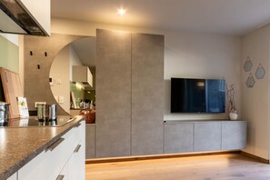 Oven, stovetop, dishwasher, coffee/tea maker