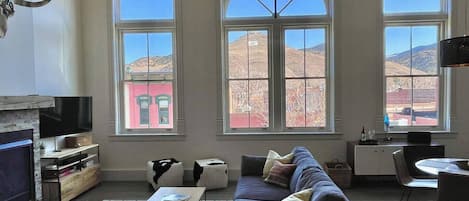 Smart TV, fireplace, computer monitors
