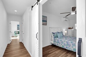 2 bedrooms, free WiFi, bed sheets - Blue Octopus Hideaway at OI! (Marathon)