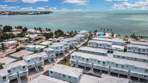 A coastal resort with multiple white buildings, a swimming pool, and a clear view of the ocean. - One bedroom  in United States of America, Marathon (Marathon)