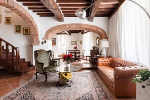 Smart TV, fireplace - Entire Historic Residence in Tuscany (Val d'Orcia),in the Heart of Montepulciano (Montepulciano)