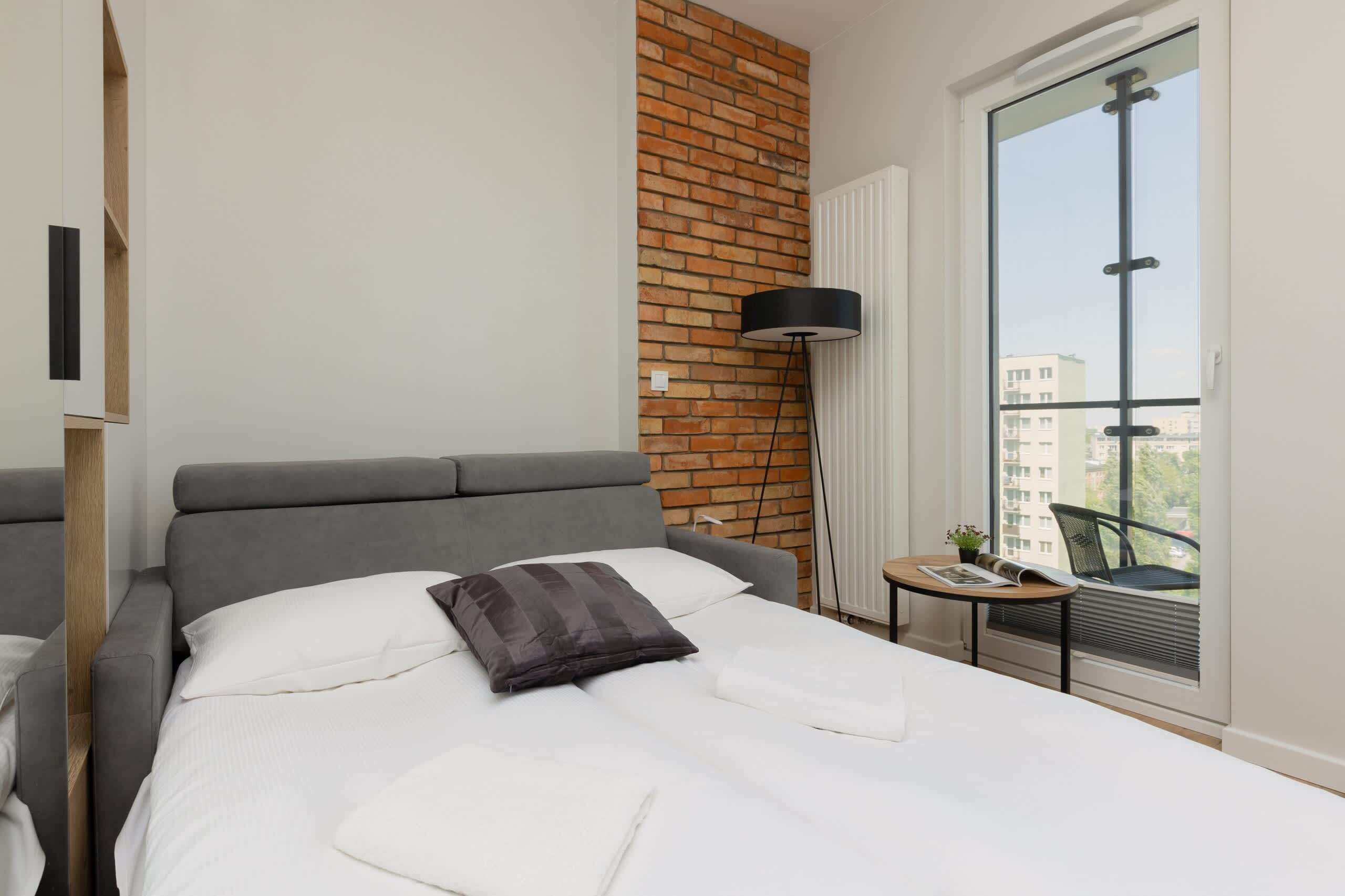 Iron/ironing board, travel crib, WiFi, bed sheets