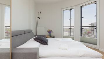 Iron/ironing board, travel crib, WiFi, bed sheets