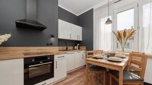 Coffee/tea maker, fridge, oven, stovetop - Stylish Apartment in Wroclaw | Balcony and Workspace (Wrocław)