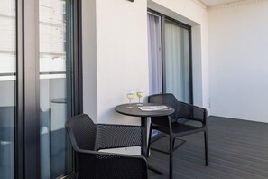 Outdoor dining - Sunset Resort 100A | Apartment with Parking (Grzybowo)