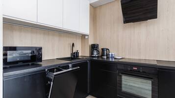 Refrigerador, horno, parrilla de estufa y lavavajillas