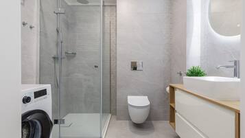 Shower, shampoo