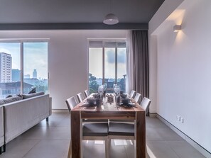 Apartment, 2 Bedrooms | Dining room